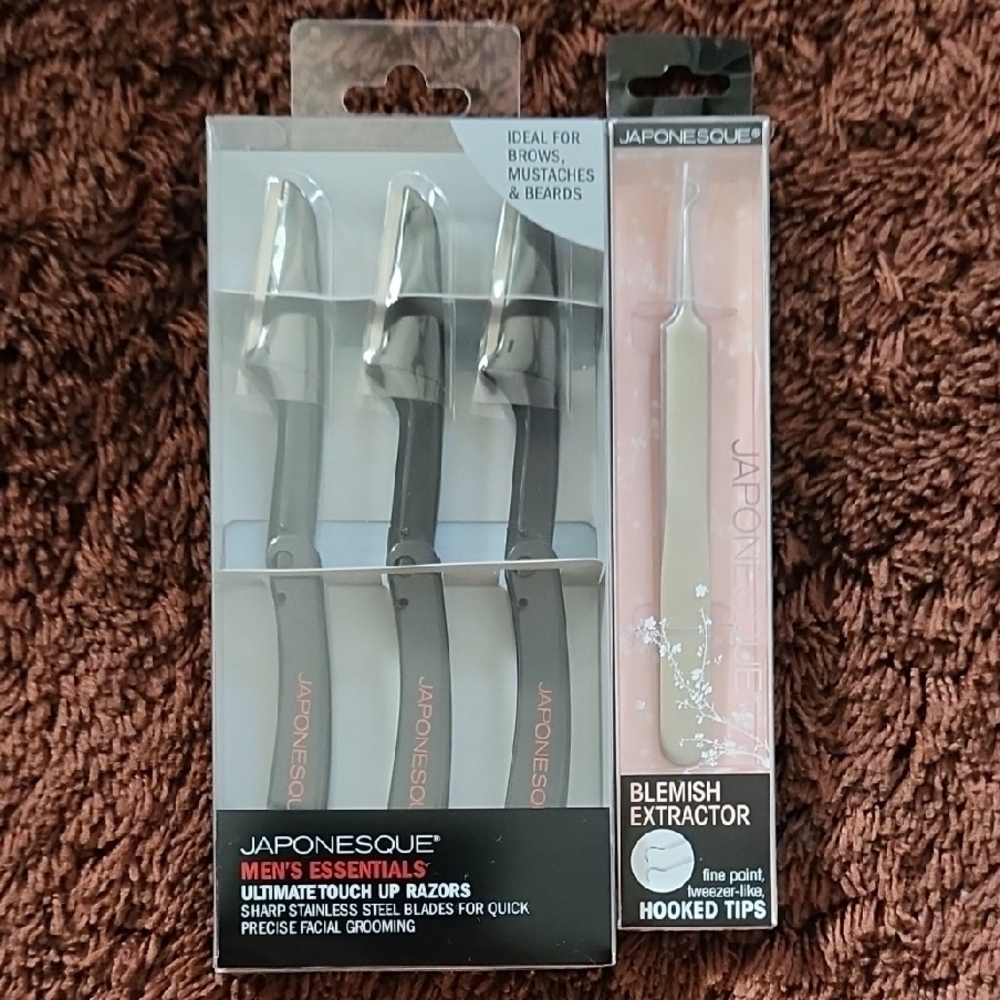 Silver Blemish Extractor and Razor Set